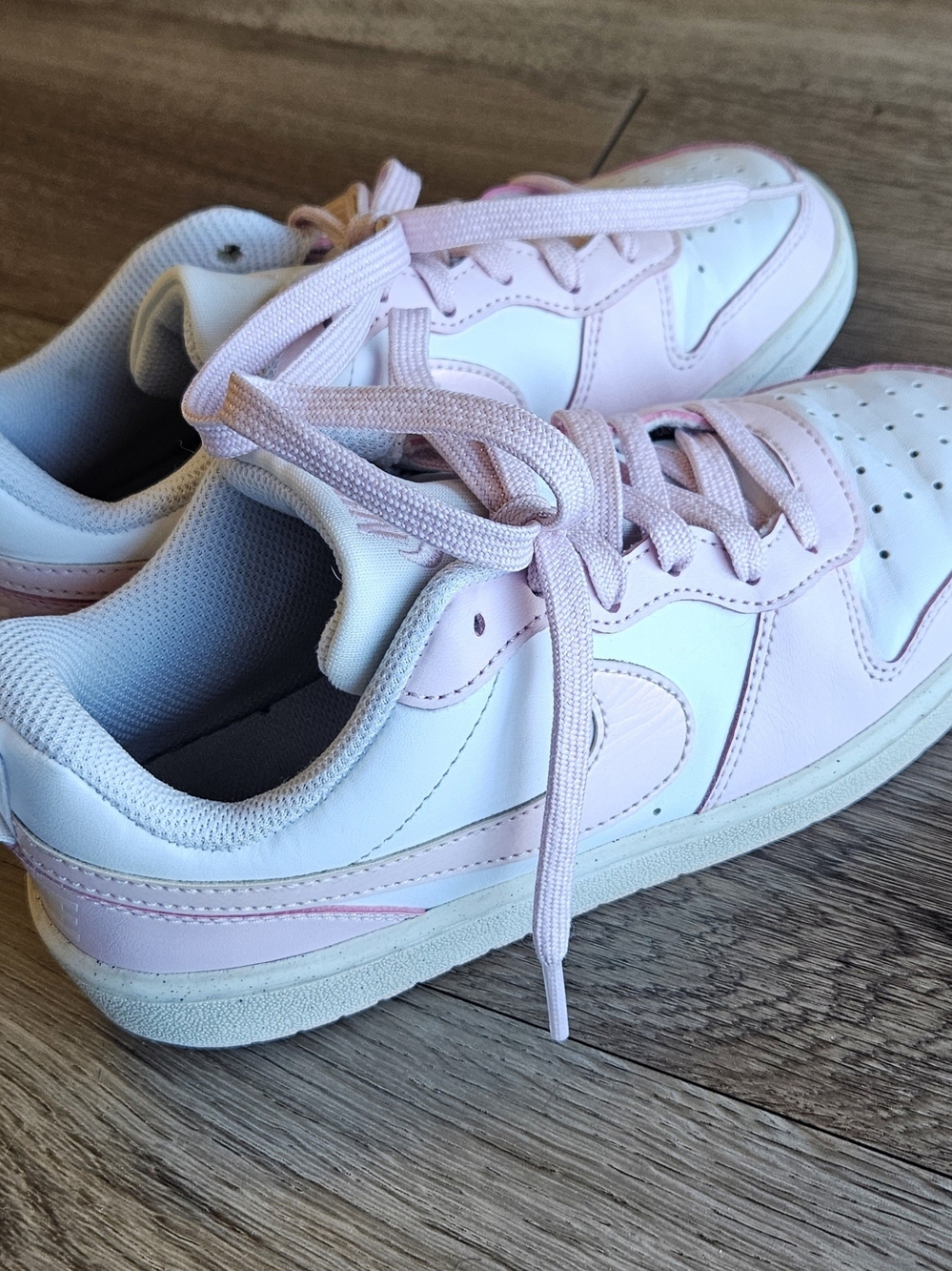 Youth Pink & White Nike Court Borough "Big Girls" Sz 4